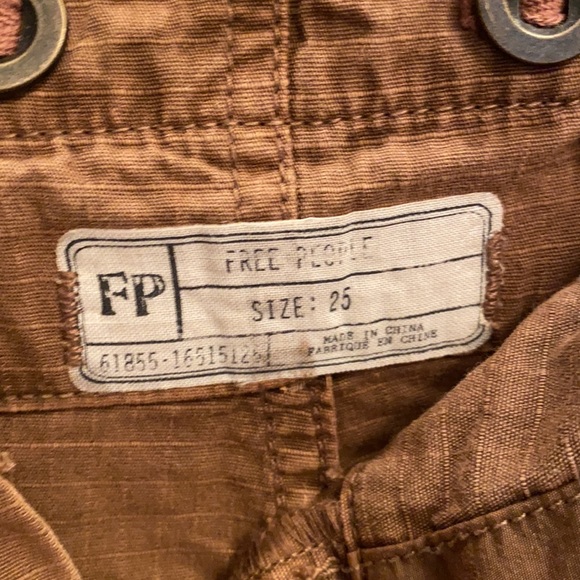 Brown cargo shorts - Picture 2 of 3